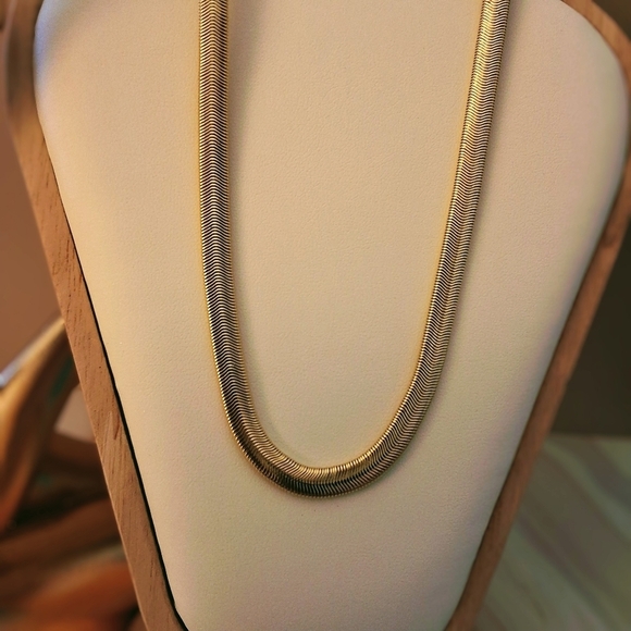 💥 18K Gold-Plated Snake Chain Necklace - 24 Inch - Picture 4 of 9